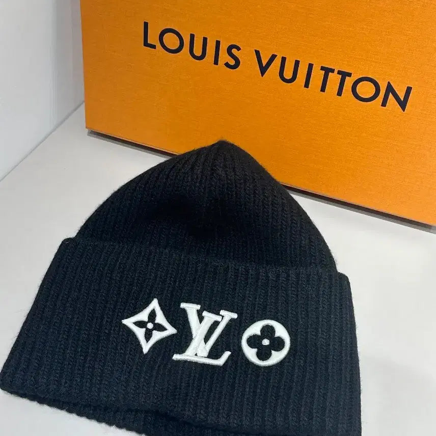 [BUNJANG] Louis Vuitton Logo Beanie / 루이비통 비니