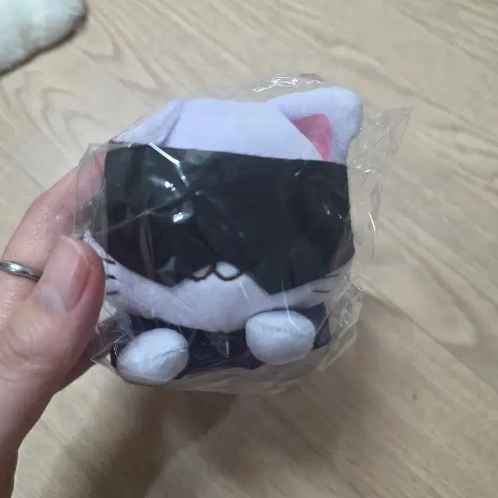 [BUNJANG] Gojo Satoru Lying Cat Plush (Sealed) / [새제품]고죠 사토루 엎드린냥