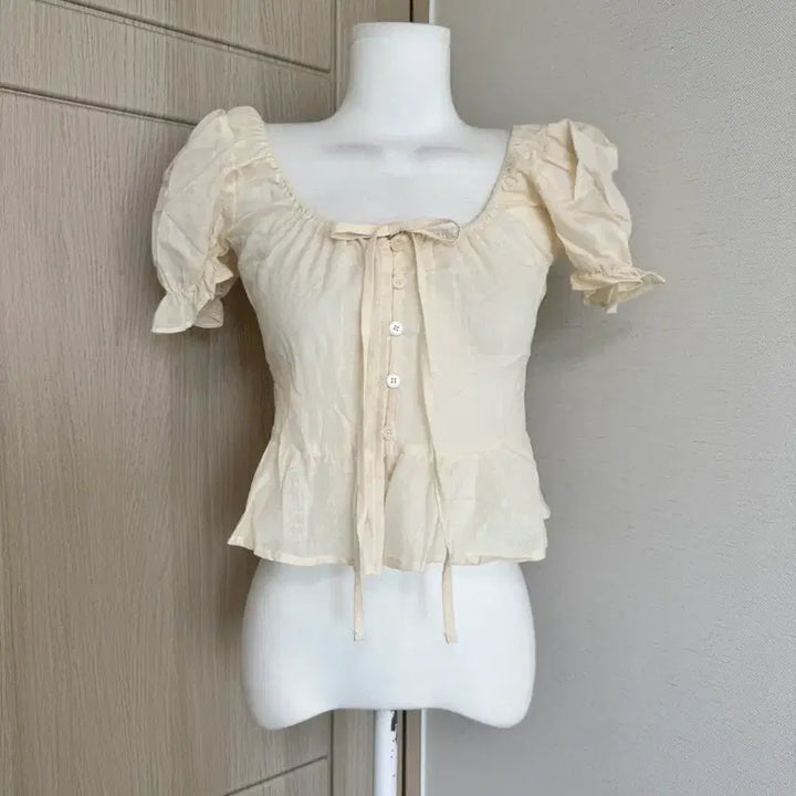 [BUNJANG] Puff Blouse with Shirring and Ribbon Detail / 새상품) 퍼프 블라우스 셔링 리본