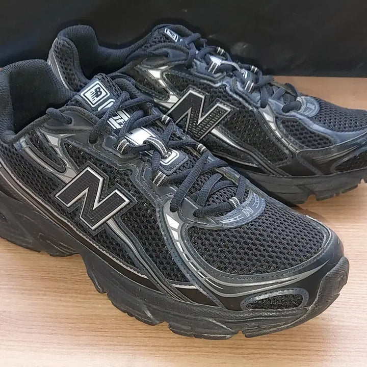 [BUNJANG] New Balance 740 Walking Shoes Sneakers (275mm) / 뉴발란스 740 / 275mm 운동화/워킹화/스니커즈. BK. -A
