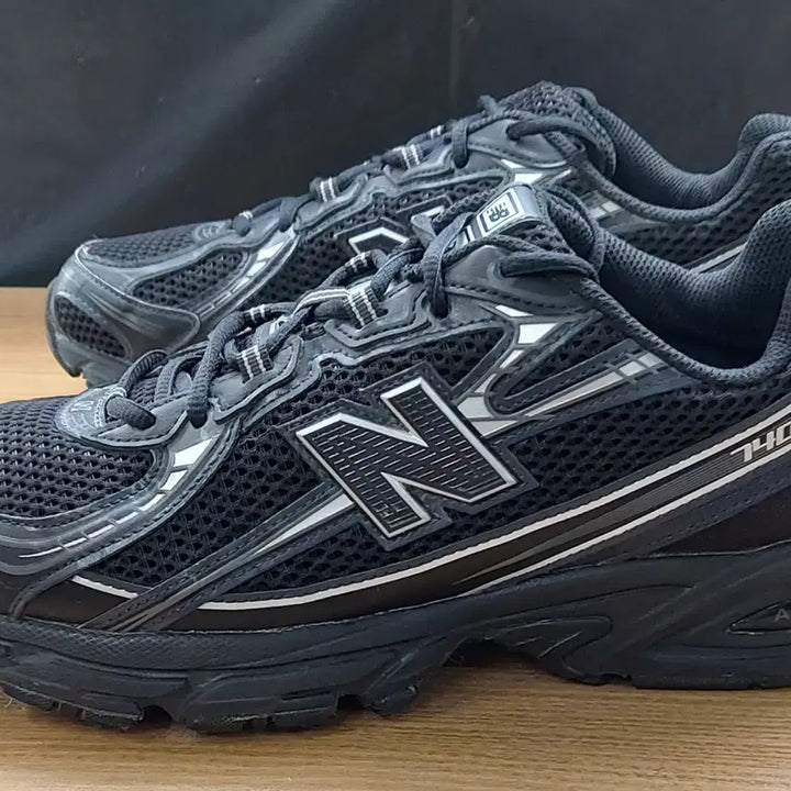 [BUNJANG] New Balance 740 Walking Shoes Sneakers (275mm) / 뉴발란스 740 / 275mm 운동화/워킹화/스니커즈. BK. -A