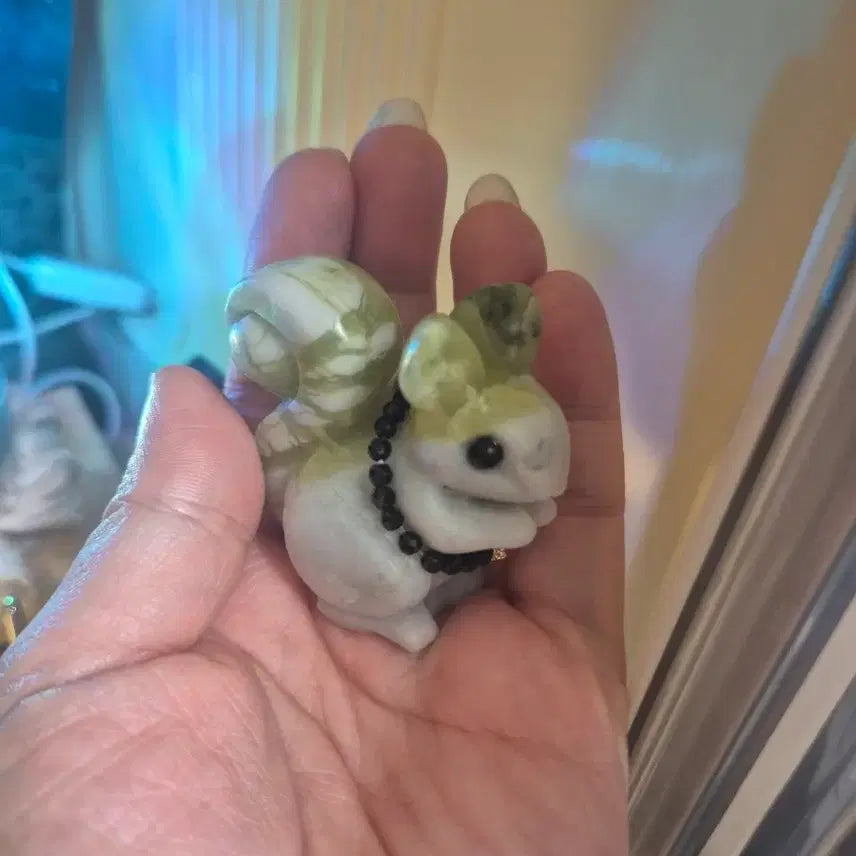 [BUNJANG] Natural Namjeong Stone Squirrel Carving - Interior/Collectible Item / 천연 남정옥 다람쥐 카빙 (인테리어/수집용)