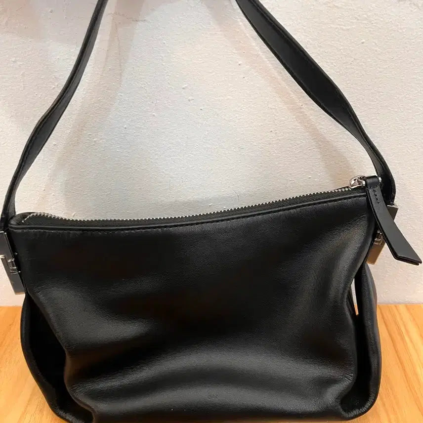[BUNJANG] OSOI Bruni Mini Shoulder Bag Black Cowhide / OSOI 오소이 브루니 미니 블랙 소가죽 숄더백
