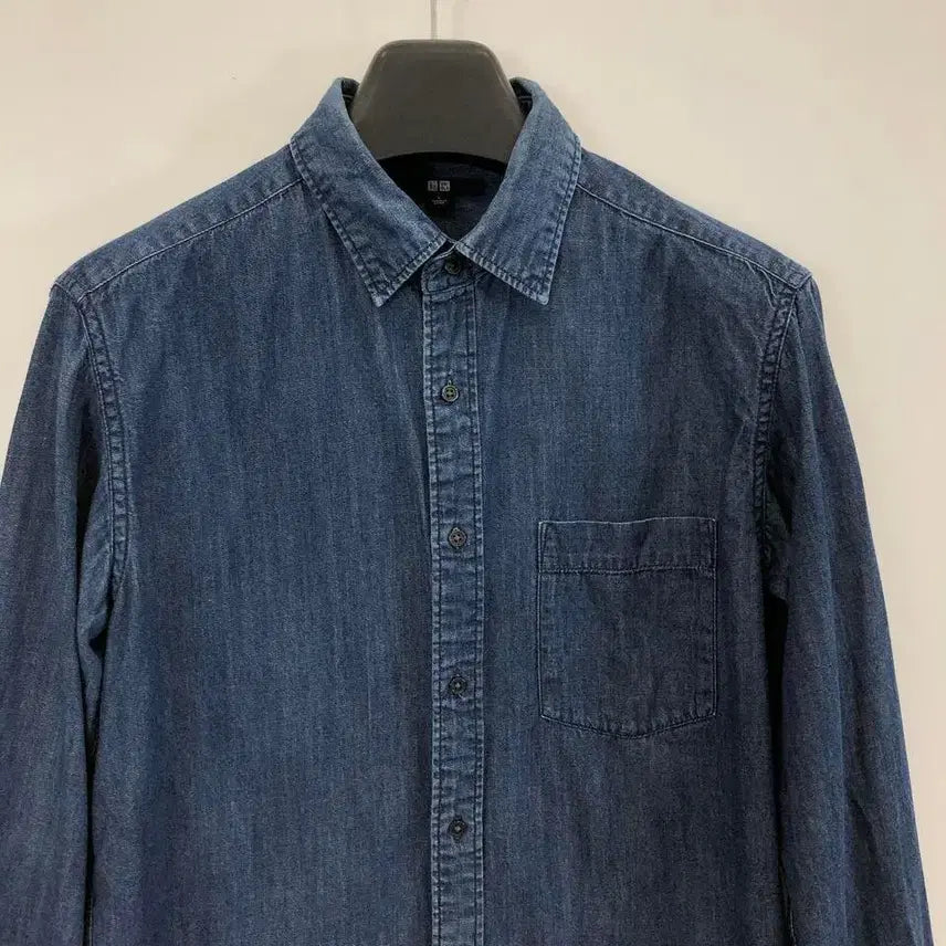 [BUNJANG] Uniqlo Dark Wash Denim Shirt (M) / 유니클로 진청 데님셔츠 M