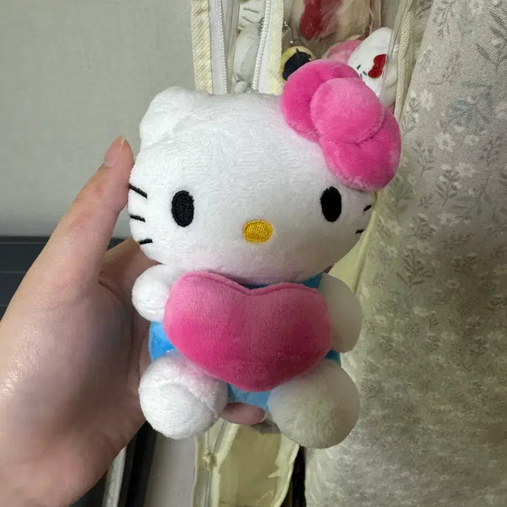 [BUNJANG] Hello Kitty Plush Keychain / 헬로키티 키링 판매