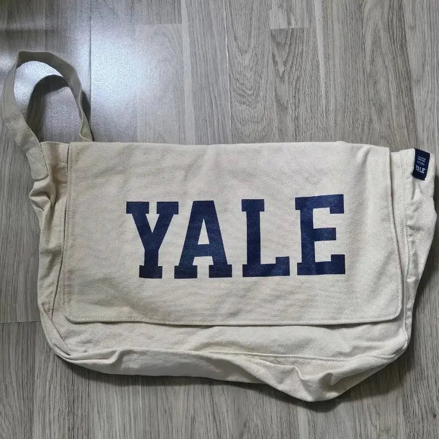 [BUNJANG] Yale Ivory Canvas Messenger Bag / 예일 YALE 아이보리 캔버스 메신저백
