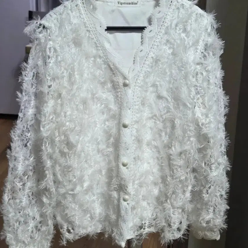[BUNJANG] Feather V-Neck Blouse / 깃털 블라우스