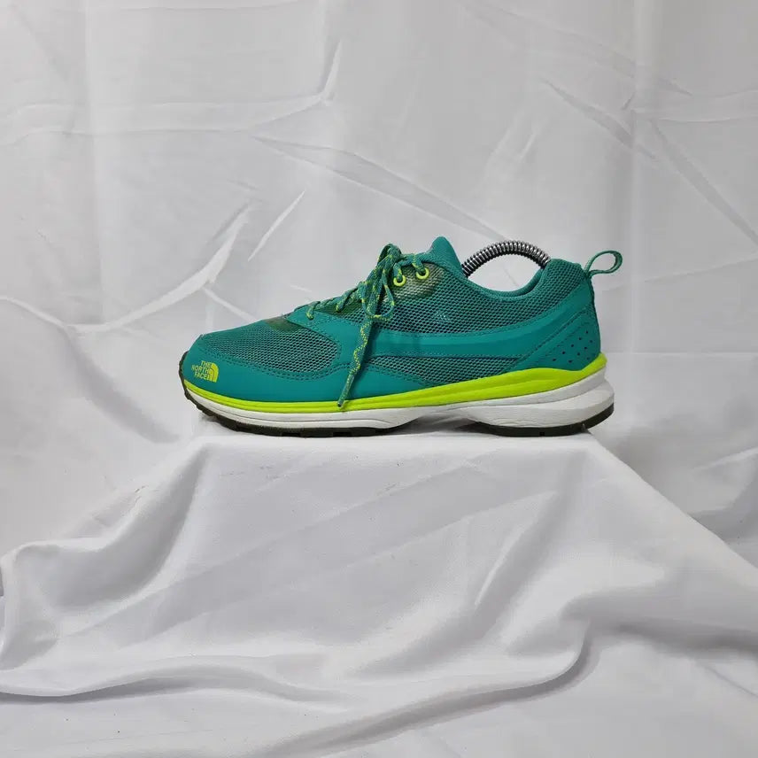 [BUNJANG] The North Face Dynamic Trail Green Sneakers (Vintage) / 빈티지하서 260 노스페이스 다이나믹 트레일 그린 스니커즈