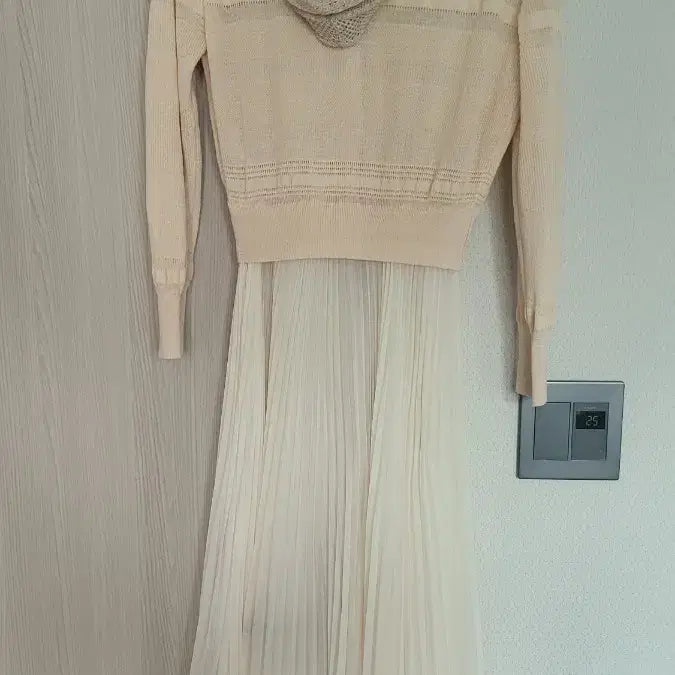 [BUNJANG] Egoist Hooded Knit Pleated Dress / 에고이스트후드 원피스