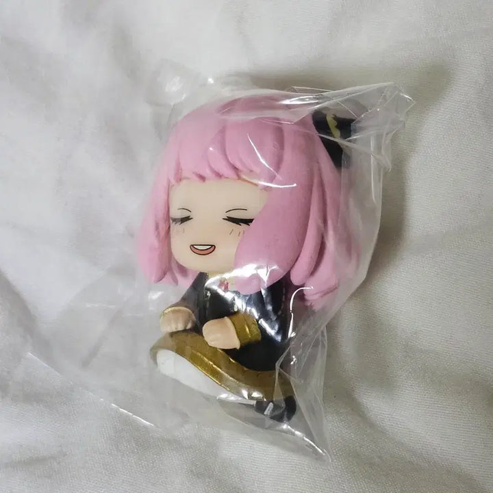 [BUNJANG] Spy x Family Anya &amp; Yor Shoulder Perching Gacha Figures Set / 스파이 패밀리 어깨쿵 아냐, 요르 가챠 피규어