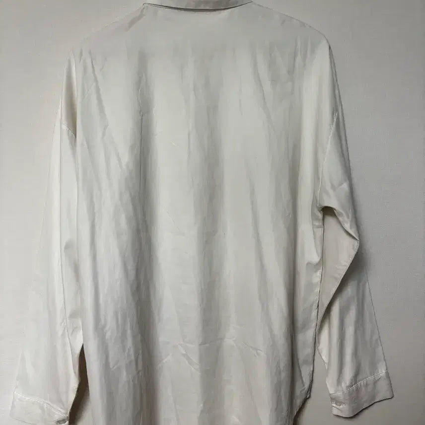 [BUNJANG] 66girls Oversized Fleece Lined Basic White Shirt / 육육걸즈 빅사이즈 겉감기모 기본 화이트 셔츠 (44-99)