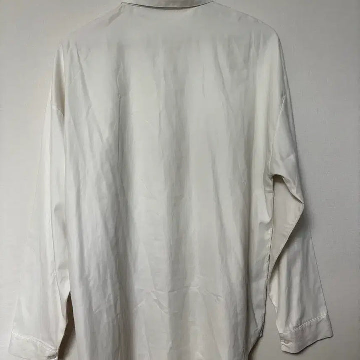 [BUNJANG] 66girls Oversized Fleece Lined Basic White Shirt / 육육걸즈 빅사이즈 겉감기모 기본 화이트 셔츠 (44-99)