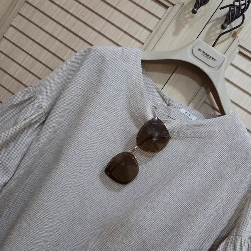 [BUNJANG] BARI Plaid Shirring Blouse / BARI 잔체크 셔링옷