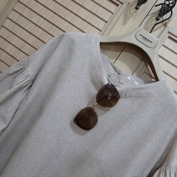 [BUNJANG] BARI Plaid Shirring Blouse / BARI 잔체크 셔링옷