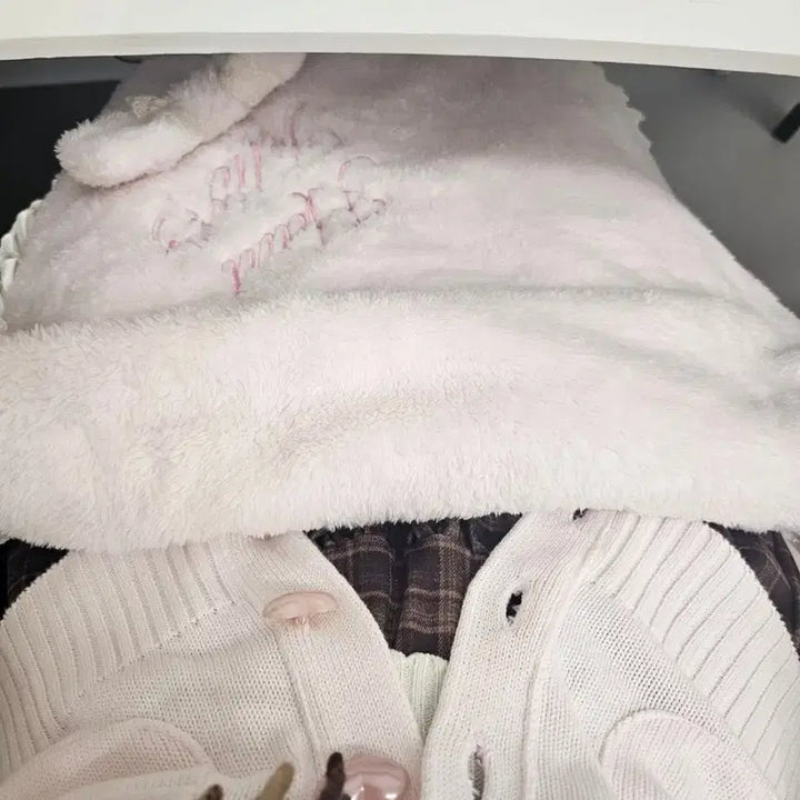[BUNJANG] Trallalala Strawberry Milk Ribbon Cardigan / (교/판)트랄라라 대대장 유일매물 하트단추 딸기우유 리본 가디건