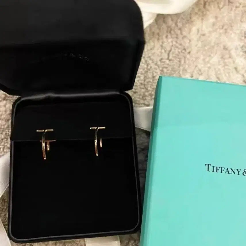 [BUNJANG] Tiffany &amp; Co. T1 Earrings Gold / 티파니앤코 T1 귀걸이 골드
