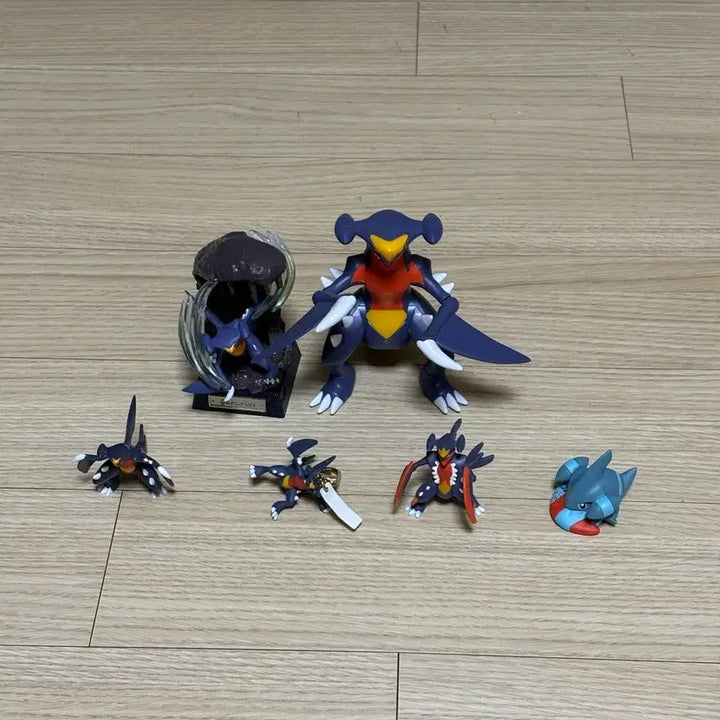 [BUNJANG] Garchomp Figure Set / 한카리아스 피규어 세트
