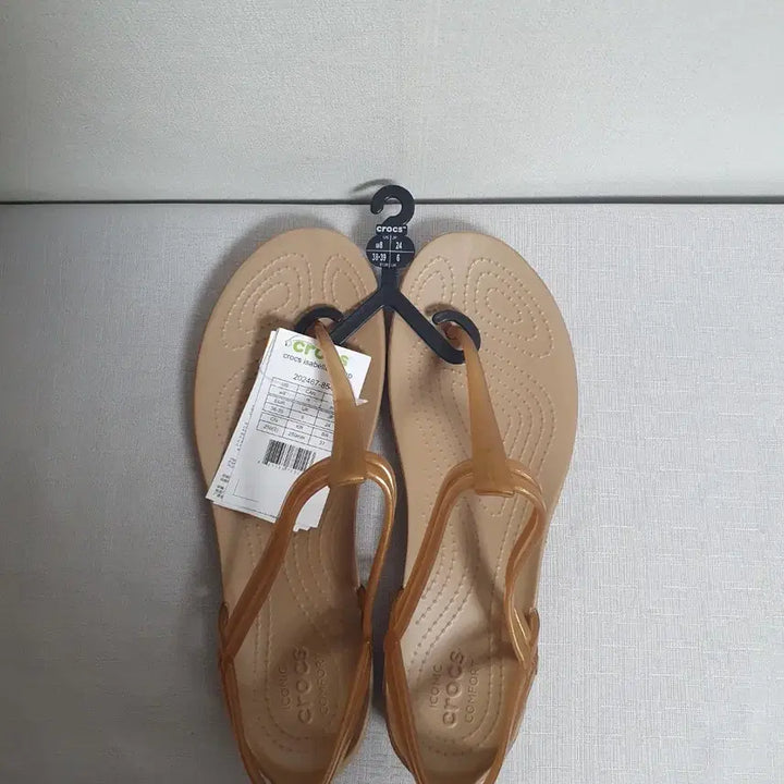 [BUNJANG] Crocs Isabella T-Strap Sandals / 미사용 크록스 여성 샌들 이사벨라 T스트랩 202467-854 250mm