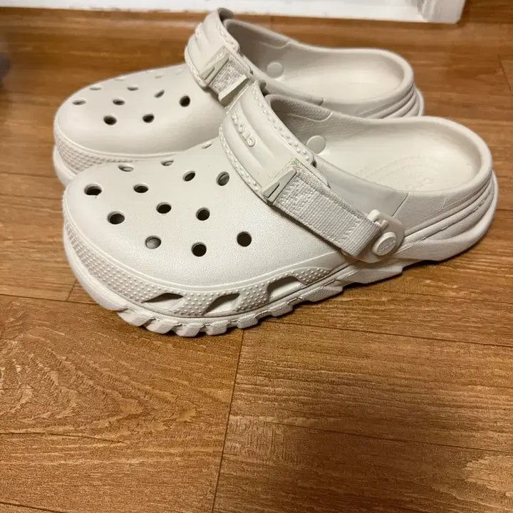 [BUNJANG] Crocs Duet Max Clog Stucco / 크록스 듀엣 맥스 클로그 스투코