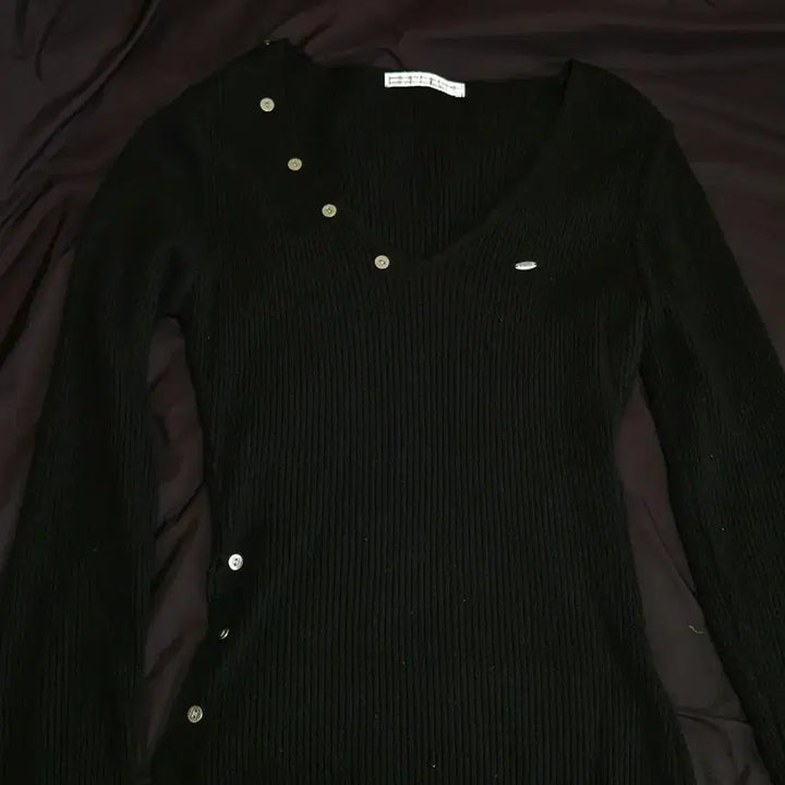 [BUNJANG] Bohemian Seoul Button V-Neck Slit Knit / 보헤미안서울 버튼 브이넥 슬릿 니트 BUTTON SLIT KNIT