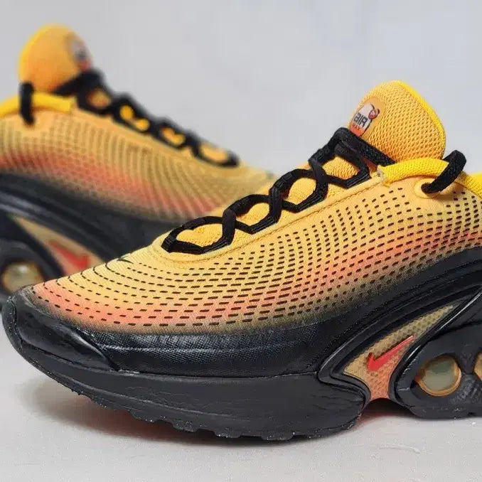 [BUNJANG] Nike Air Max DN Yellow/Black Sneakers (240mm) / 나이키 에어맥스 DN 옐로우/블랙 240mm