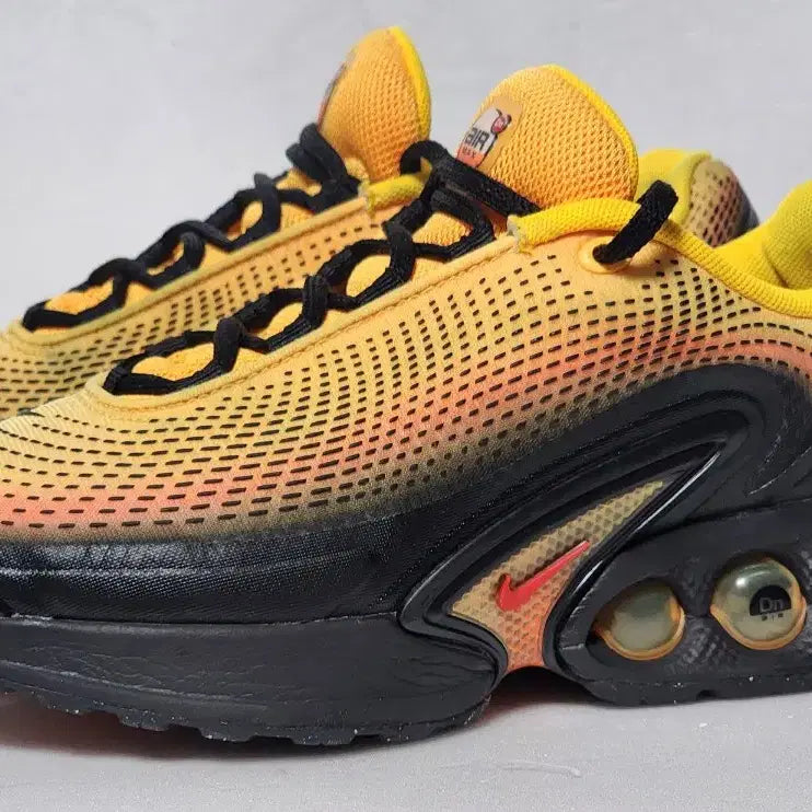 [BUNJANG] Nike Air Max DN Yellow/Black Sneakers (240mm) / 나이키 에어맥스 DN 옐로우/블랙 240mm