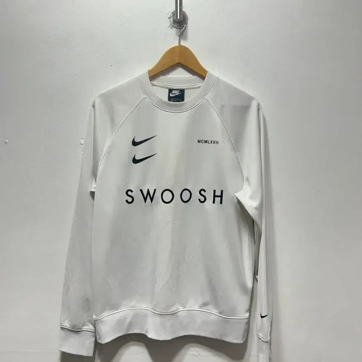 [BUNJANG] Nike Swoosh Sweatshirt White M / 나이키 스우시 맨투맨 화이트 MCMCXXII M