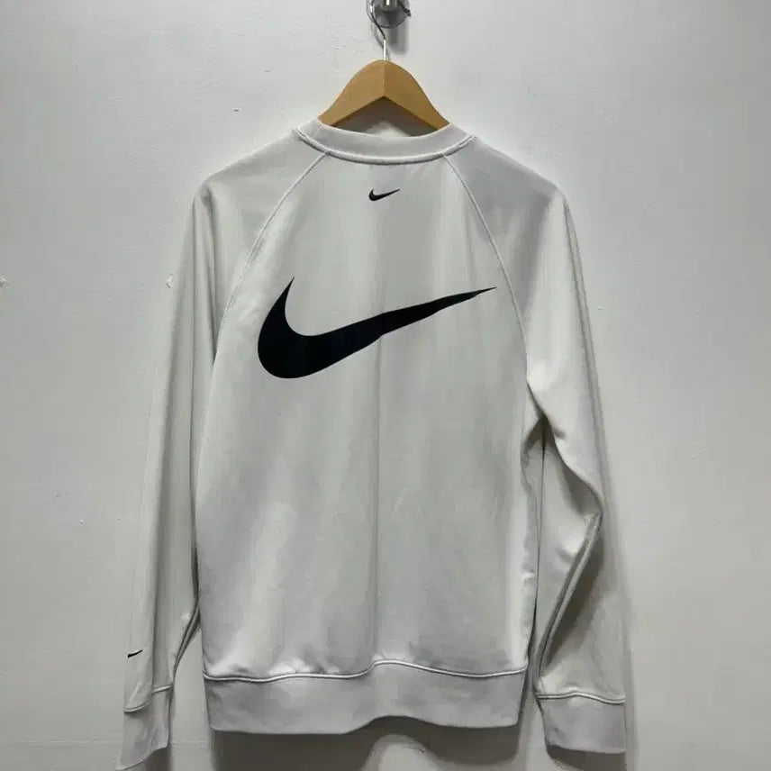 [BUNJANG] Nike Swoosh Sweatshirt White M / 나이키 스우시 맨투맨 화이트 MCMCXXII M