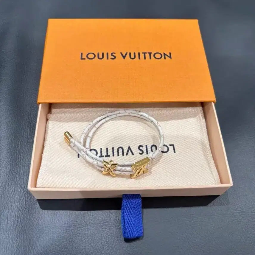 [BUNJANG] Louis Vuitton Flower White Bracelet / 루이비통 플라워 화이트 팔찌