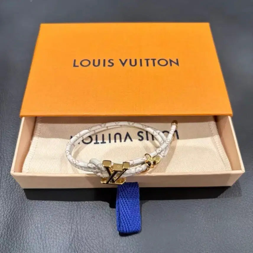 [BUNJANG] Louis Vuitton Flower White Bracelet / 루이비통 플라워 화이트 팔찌