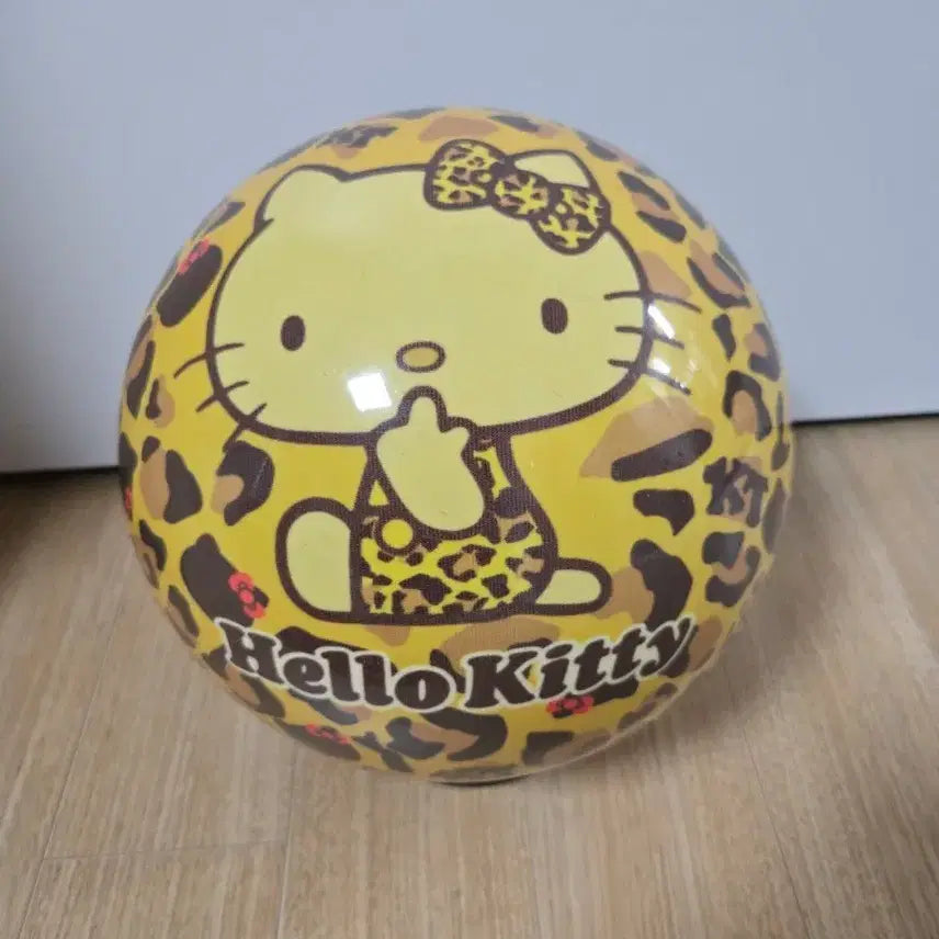 [BUNJANG] Hello Kitty Leopard Print Hardball 14lb Limited Edition Bowling Ball / (한정판) 헬로키티 호피 하드볼 14 파운드(키티볼링공)