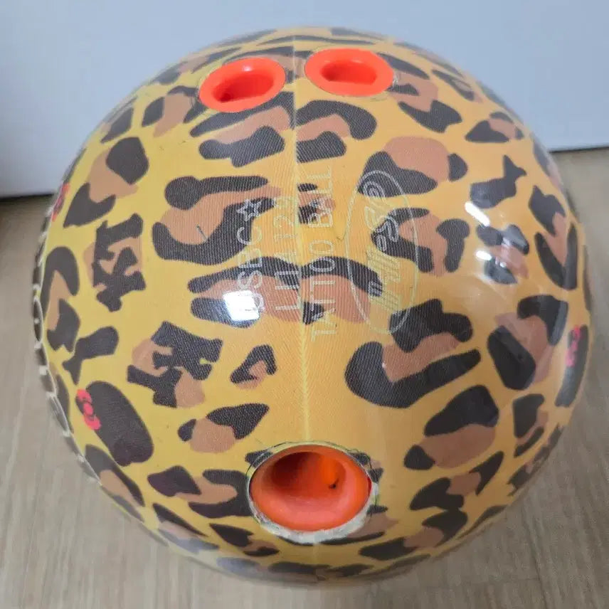 [BUNJANG] Hello Kitty Leopard Print Hardball 14lb Limited Edition Bowling Ball / (한정판) 헬로키티 호피 하드볼 14 파운드(키티볼링공)