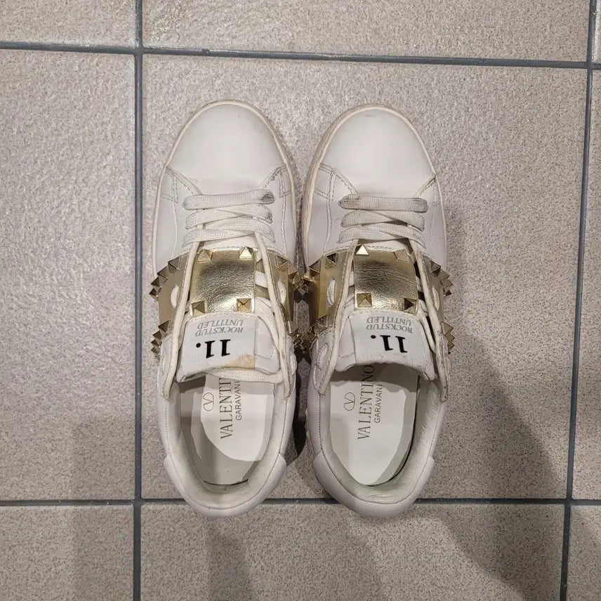 [BUNJANG] Valentino Garavani White Gold Studded Sneakers / 발렌티노 화이트 스니커즈 35