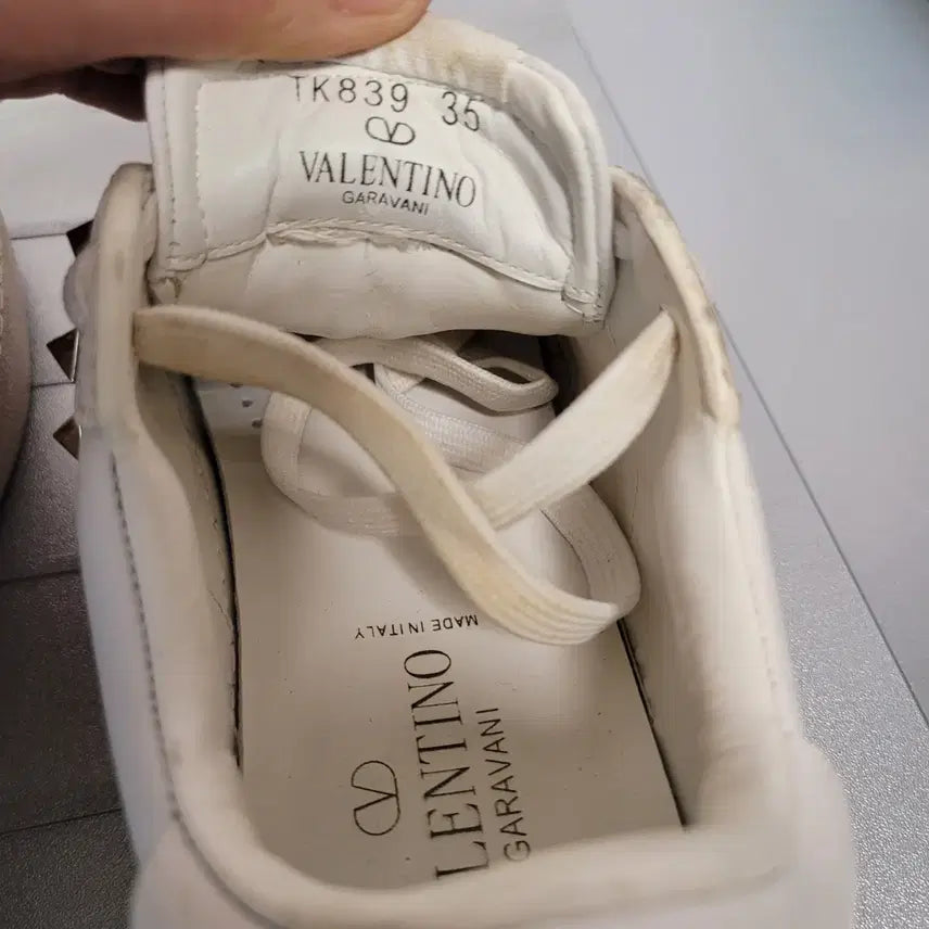 [BUNJANG] Valentino Garavani White Gold Studded Sneakers / 발렌티노 화이트 스니커즈 35