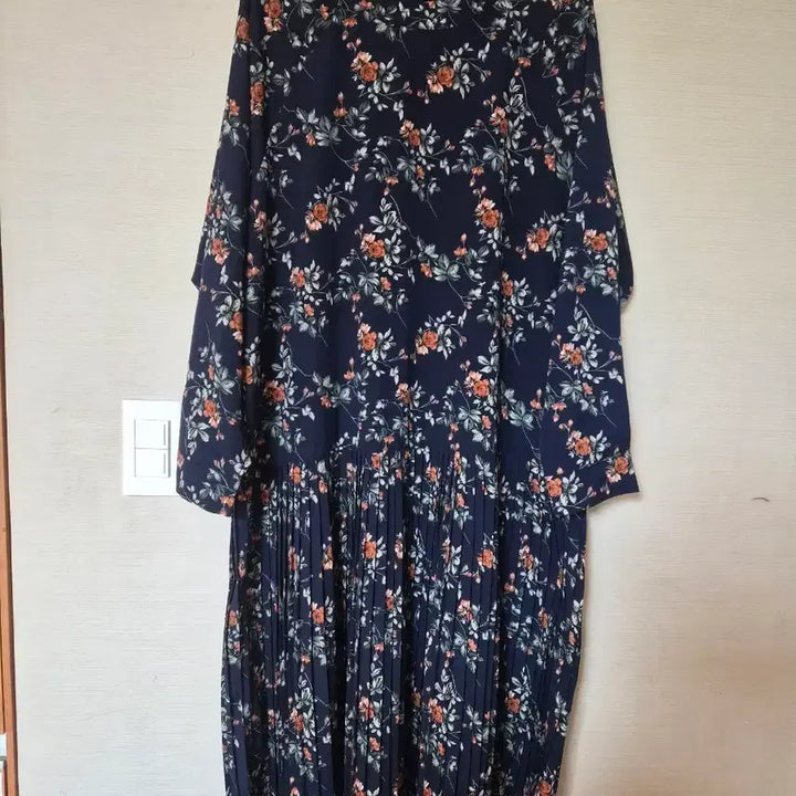 [BUNJANG] Flower Pattern Long Dress with Pleated Skirt / 플라워 패턴 롱 원피스 플리츠 스커트