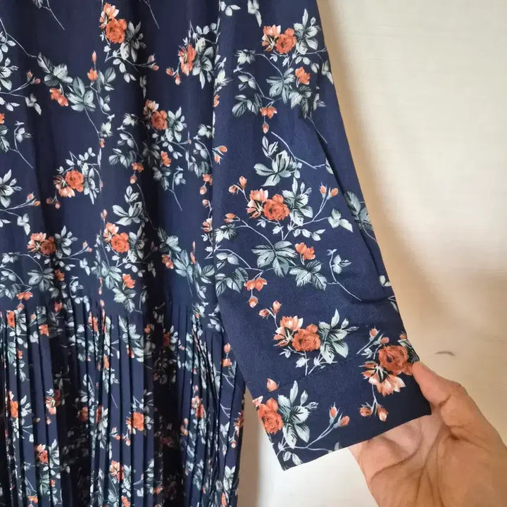 [BUNJANG] Flower Pattern Long Dress with Pleated Skirt / 플라워 패턴 롱 원피스 플리츠 스커트
