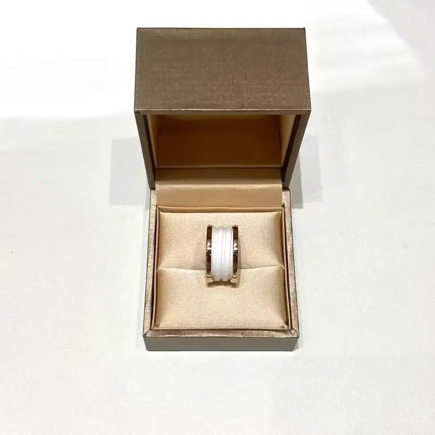 [BUNJANG] Bulgari B.zero1 Ring White Ceramic Rose Gold / 불가리 비제로원 링 화이트 세라믹 로즈골드