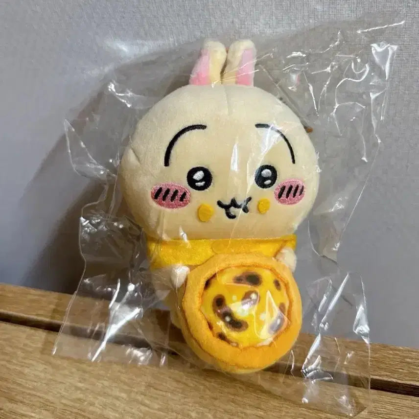 [BUNJANG] Chiikawa Egg Tart Mascot (Usagi) - Authentic / (정품) 치이카와 에그타르트 마스코트 (우사기)