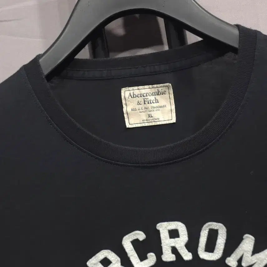 [BUNJANG] Abercrombie &amp; Fitch Lettering T-Shirt XL (105) / 아베크롬비 레터링 반팔티 105