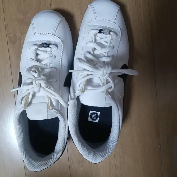[SOLD OUT] 나이키 코르테즈 흰검 운동화 245