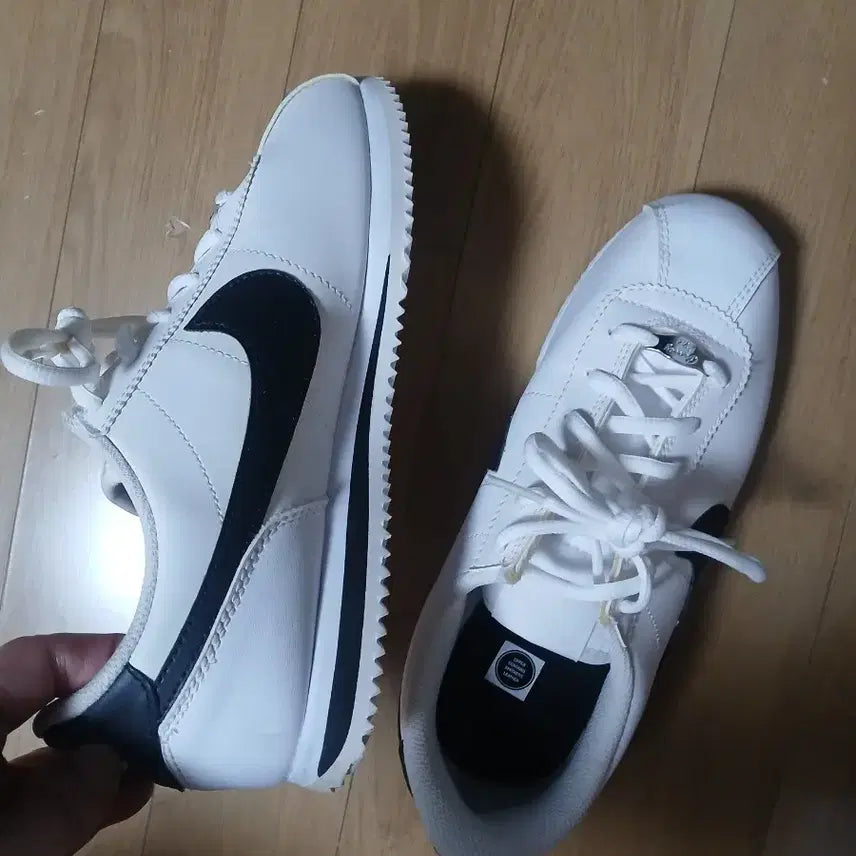 [SOLD OUT] 나이키 코르테즈 흰검 운동화 245