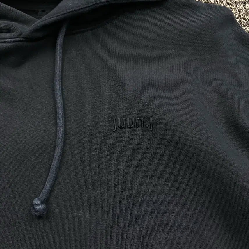 [BUNJANG] Juun.J Embroidered Logo Black Hoodie / 준지 자수로고 블랙 후드티