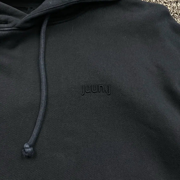 [BUNJANG] Juun.J Embroidered Logo Black Hoodie / 준지 자수로고 블랙 후드티