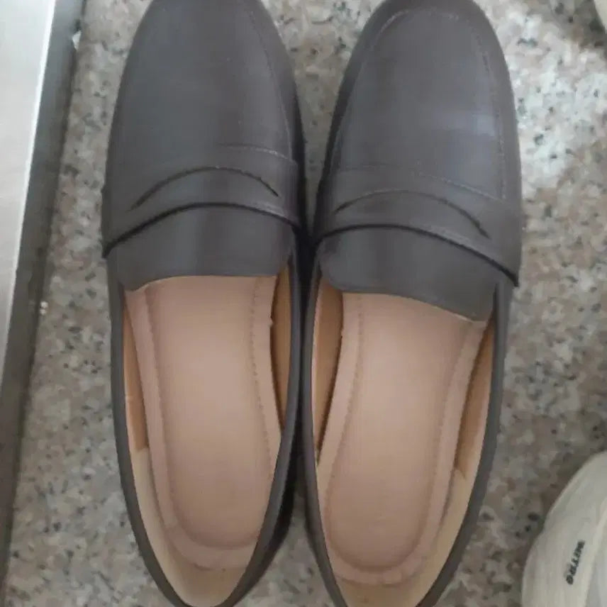 [BUNJANG] Gomvely Penny Loafers / 곰블리 페니로퍼
