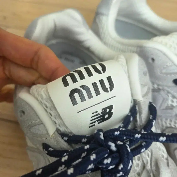 [BUNJANG] New Balance x Miu Miu Sneakers / 뉴발란스 미우미우