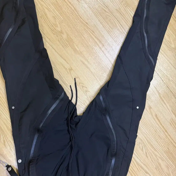 [BUNJANG] Undermycar Legion01 Twist Zipper Line Taping Pants / 2사이즈 언더마이카 리전01 트위스트 지퍼 라인 테이핑 팬츠
