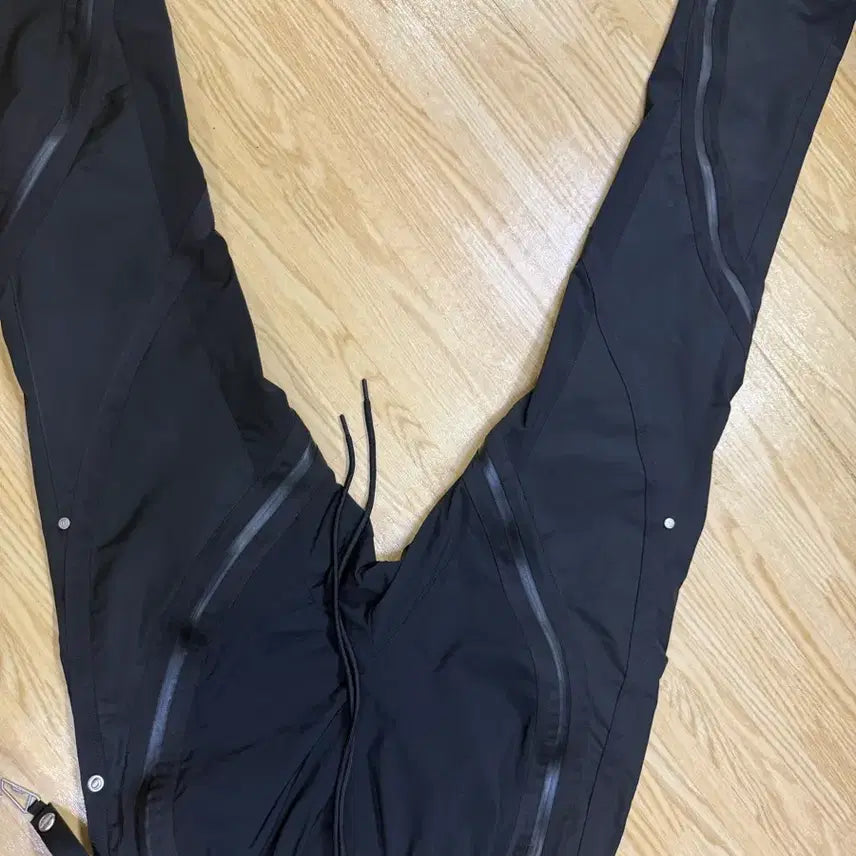 [BUNJANG] Undermycar Legion01 Twist Zipper Line Taping Pants / 2사이즈 언더마이카 리전01 트위스트 지퍼 라인 테이핑 팬츠