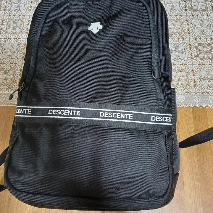 [BUNJANG] Descente Black Backpack / 데상트 백팩