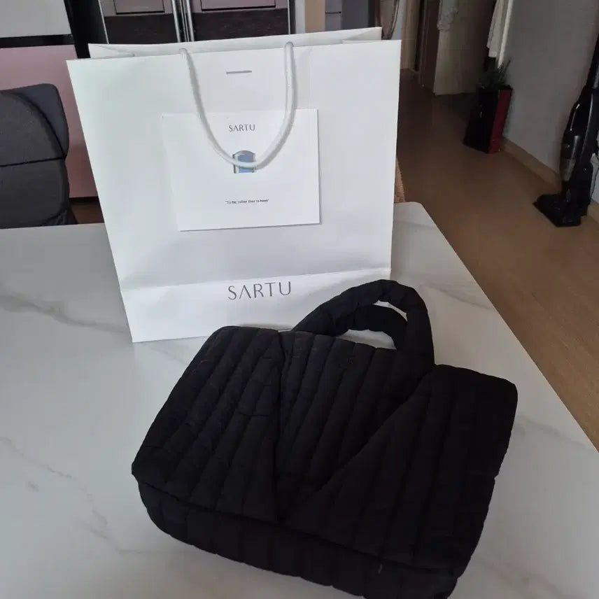 [BUNJANG] Sartre Quilted Tote Bag Black / 사르투 퀼팅 토트백 블랙