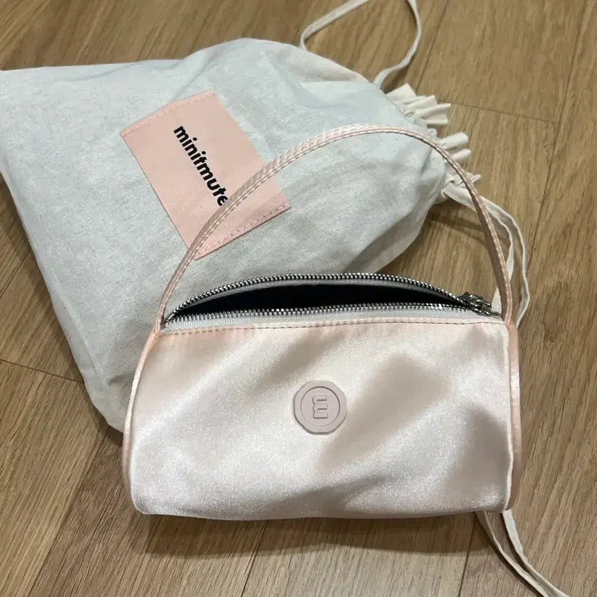 [SOLD OUT] 미닛뮤트 클로 미니백 세틴피치